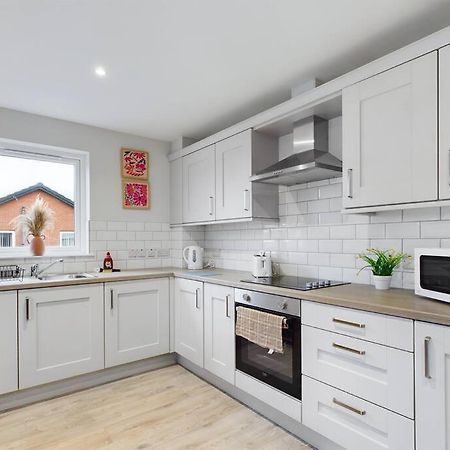 Contemporary 2-Bedroom Apartment Belfast Exterior photo